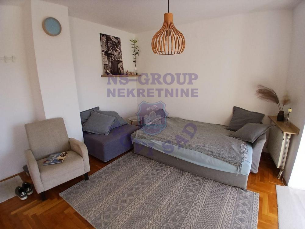 Slika 1 - Jednosoban, 34m2, Socijalno Novi Sad, sa terasom