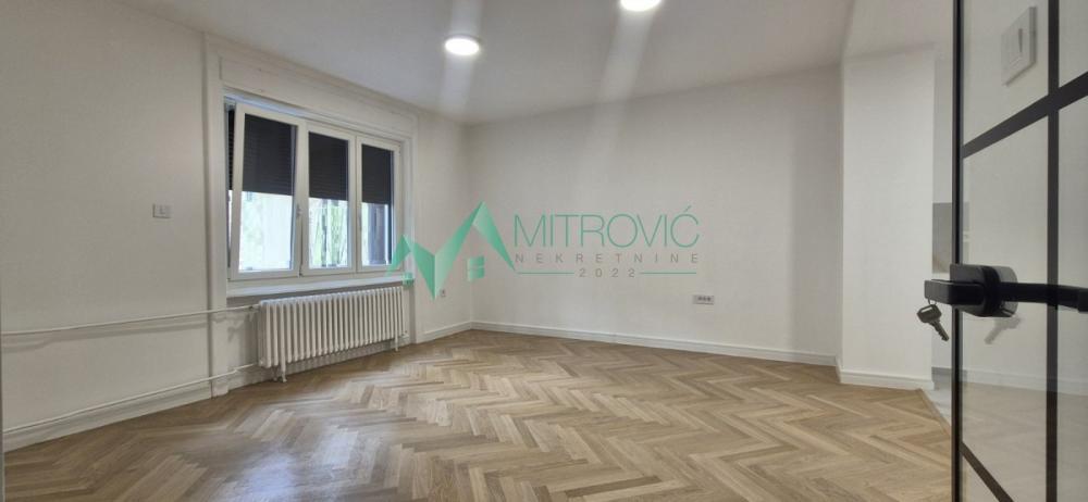 Glavna slika -Novi Sad, Centar - Kompletno renoviran Četvorosoban stan 112m2 u Centru Novog Sada 