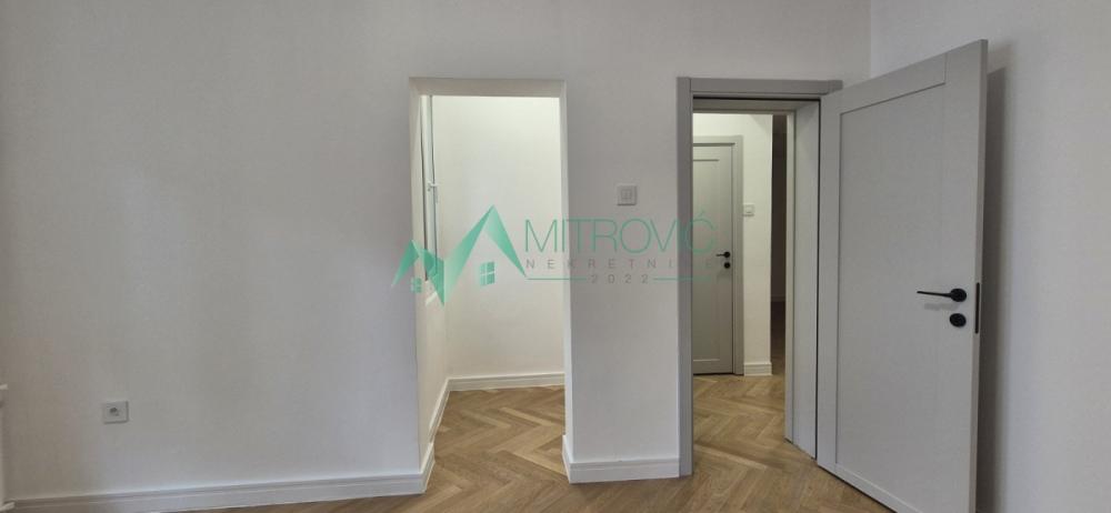 Slika 10 - Novi Sad, Centar - Kompletno renoviran Četvorosoban stan 112m2 u Centru Novog Sada 