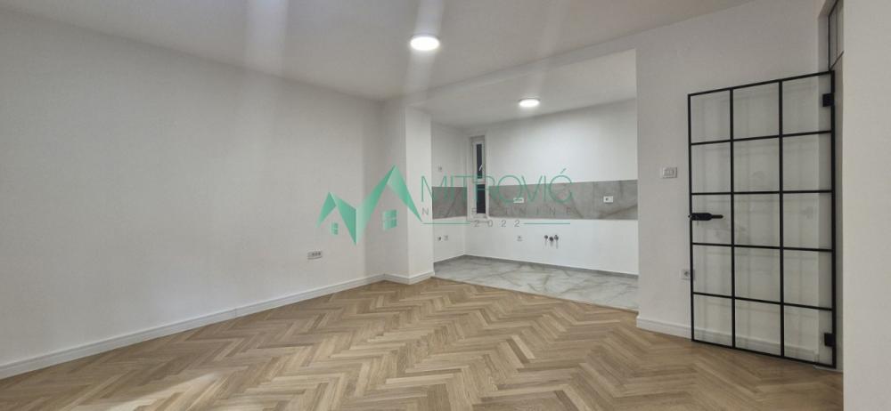 Slika 2 - Novi Sad, Centar - Kompletno renoviran Četvorosoban stan 112m2 u Centru Novog Sada 