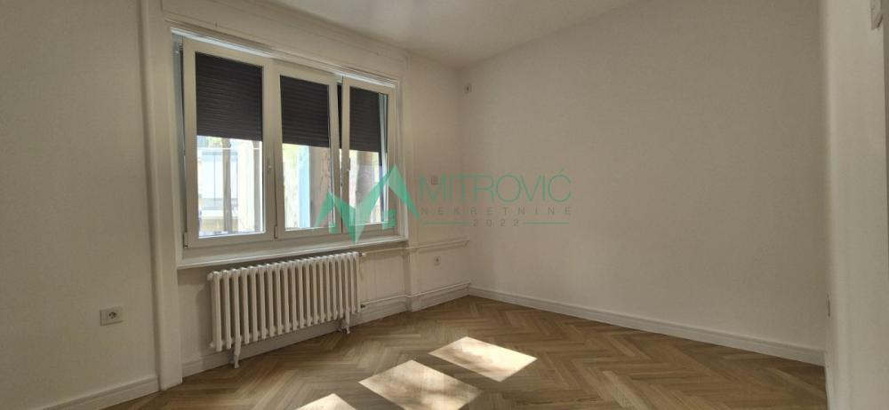 Slika 5 - Novi Sad, Centar - Kompletno renoviran Četvorosoban stan 112m2 u Centru Novog Sada 