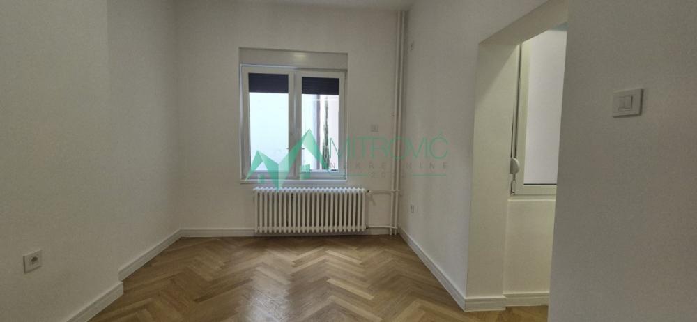 Slika 8 - Novi Sad, Centar - Kompletno renoviran Četvorosoban stan 112m2 u Centru Novog Sada 