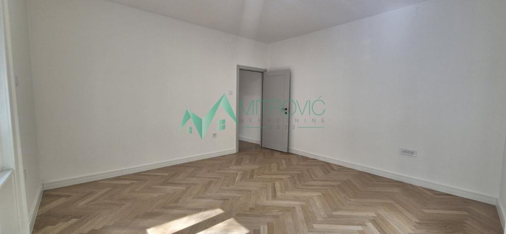 Slika 11 - Novi Sad, Centar - Kompletno renoviran Četvorosoban stan 112m2 u Centru Novog Sada 