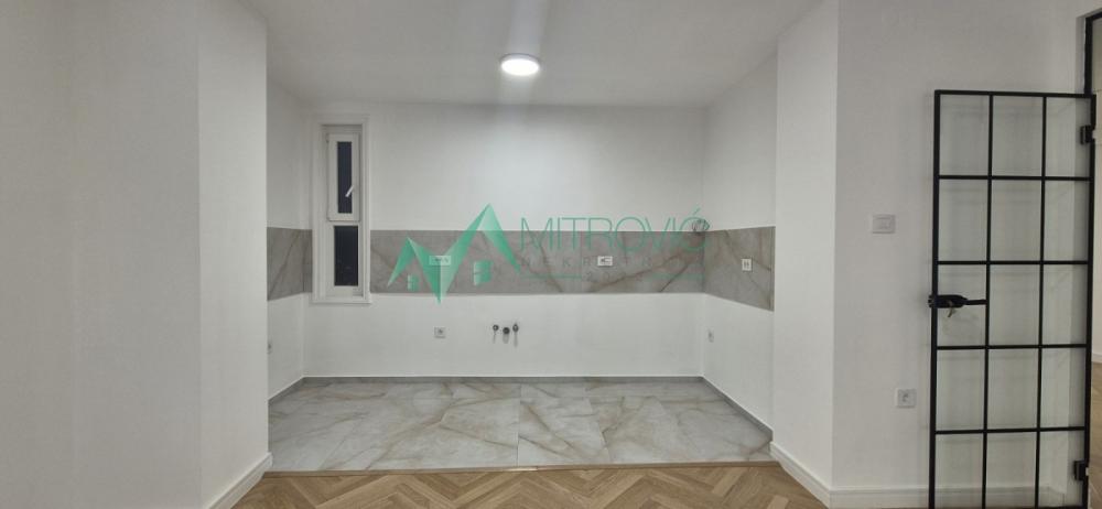 Slika 4 - Novi Sad, Centar - Kompletno renoviran Četvorosoban stan 112m2 u Centru Novog Sada 