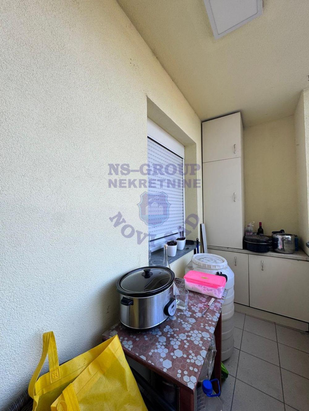 Slika 8 - Trosaoban, kompletno namešten stan - Nova Detelinara