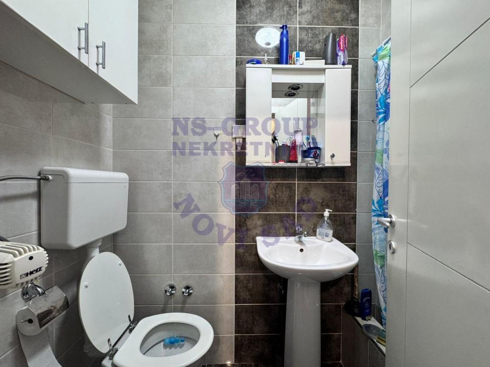 Slika 7 - Trosaoban, kompletno namešten stan - Nova Detelinara