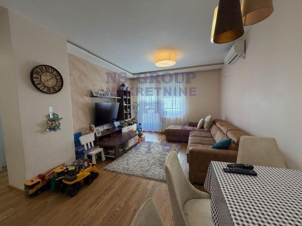 Glavna slika -U prestižnom kompleksu 