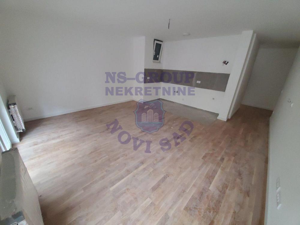 Slika 2 - Trosoban, 62m2, Podbara Novi Sad, sa terasom, ima lift