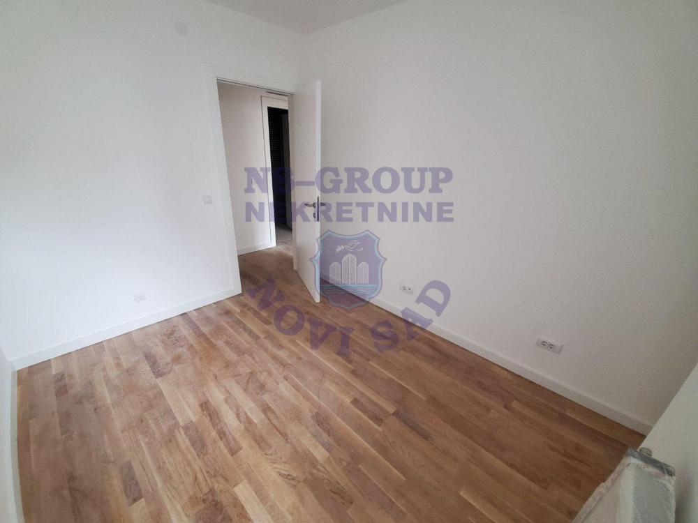 Slika 8 - Trosoban, 62m2, Podbara Novi Sad, sa terasom, ima lift