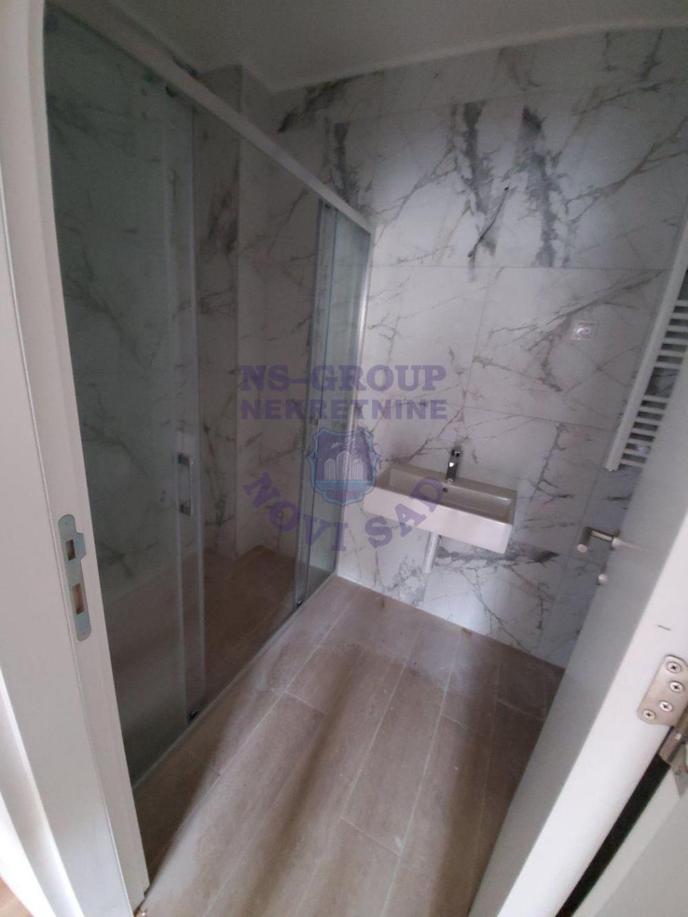 Slika 10 - Trosoban, 62m2, Podbara Novi Sad, sa terasom, ima lift