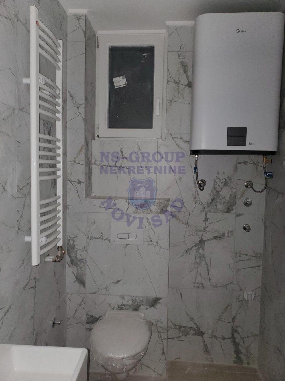 Slika 11 - Trosoban, 62m2, Podbara Novi Sad, sa terasom, ima lift