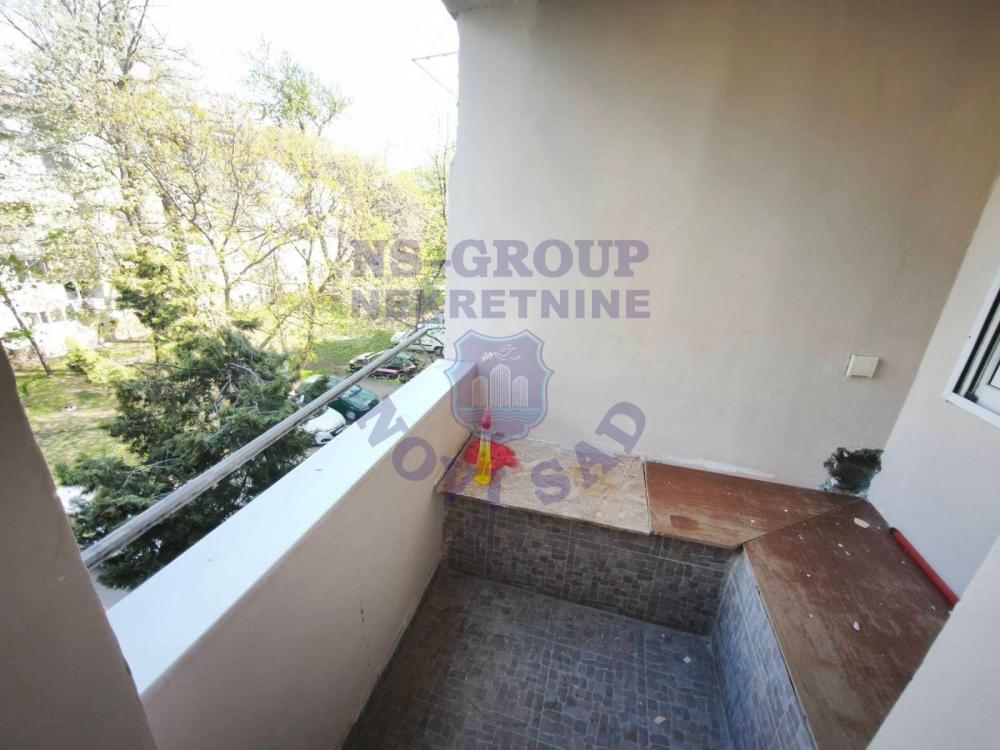 Slika 8 - Dvoiposoban, 48m2, Satelit Novi Sad, sa terasom