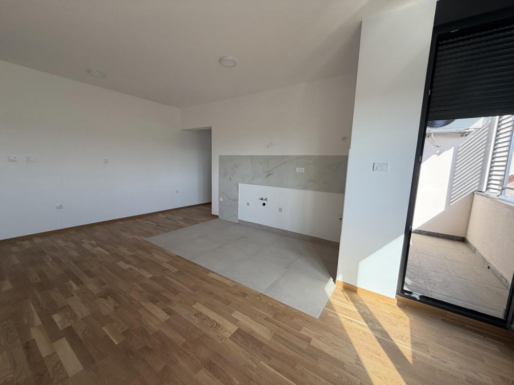 Slika 1 - Trosoban, 66m2, Telep Novi Sad, sa terasom