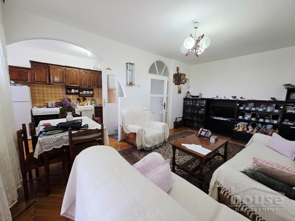 Slika 2 - Stan,NOVI SAD,STANICA,kv: 52.00, € 120000, ID: 1065666