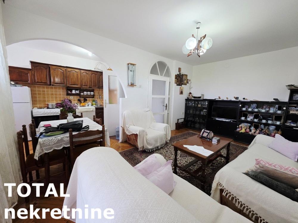 Slika 2 - Stan,NOVI SAD,BULEVAR,kv: 52.00, € 120000, ID: 1102514