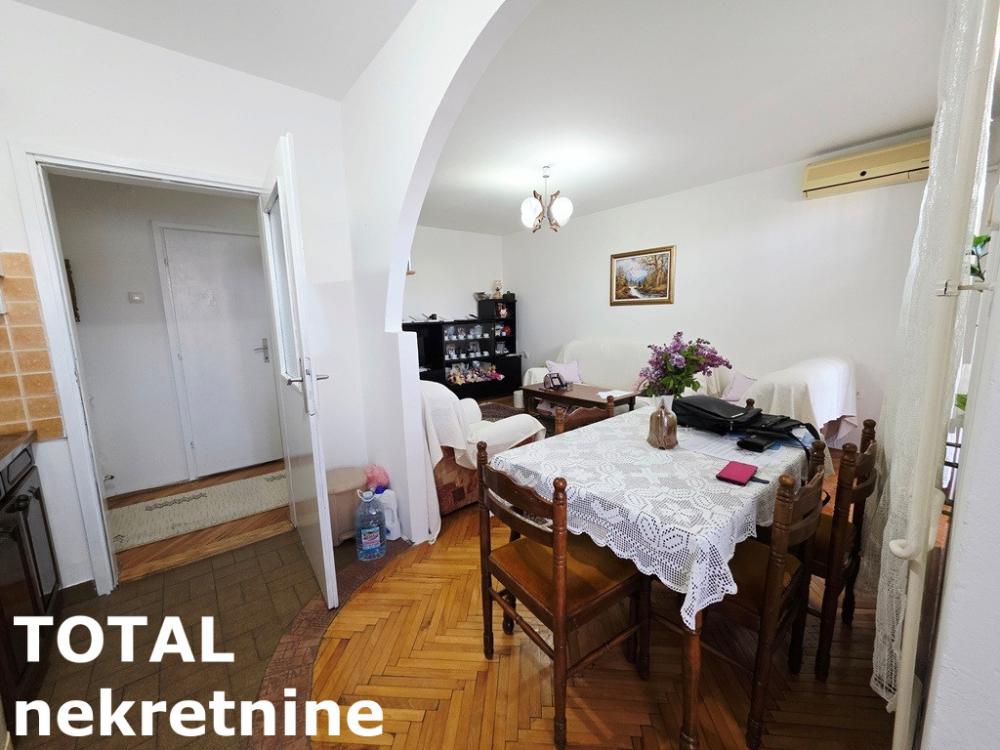 Slika 3 - Stan,NOVI SAD,BULEVAR,kv: 52.00, € 120000, ID: 1102514