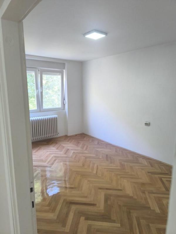 Slika 6 - Dvosoban, 56m2, Rotkvarija Novi Sad, sa terasom, ima lift