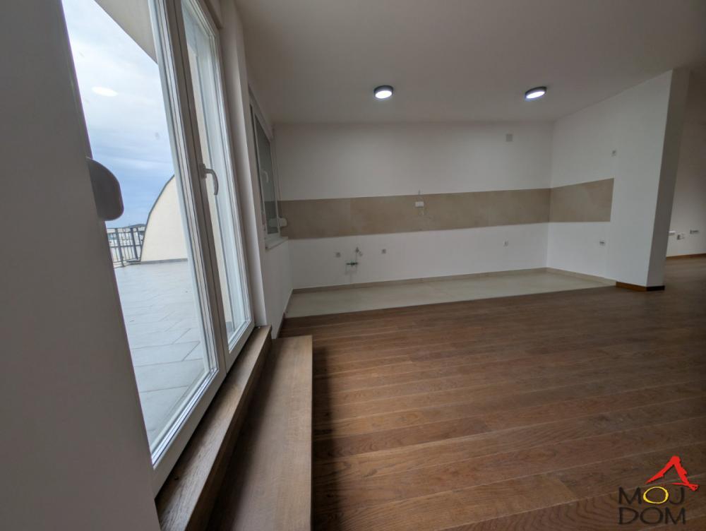 Slika 3 - Stan,NOVI SAD,TELEP,kv: 207, € 362500, ID: 1029259