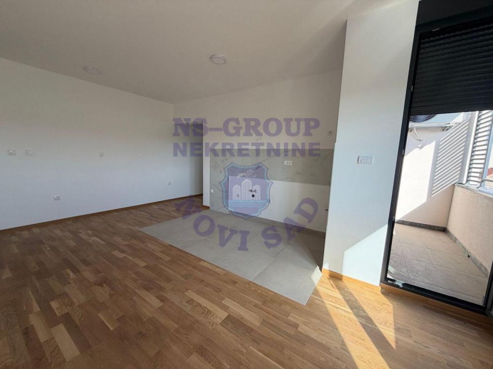 Slika 1 - Trosoban, 66m2, Telep Novi Sad, sa terasom