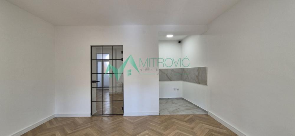 Slika 2 - Novi Sad, Centar - Kompletno renoviran Trosoban stan 85m2 u Centru Novog Sada 