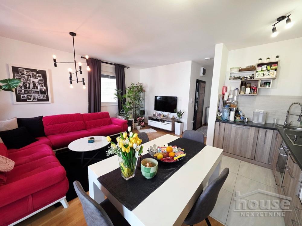 Slika 2 - Stan,NOVI SAD,LIPOV GAJ,kv: 72.00, € 151200, ID: 1065667