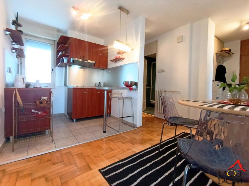 Slika 8 - Stan,NOVI SAD,BULEVAR,kv: 51, € 152450, ID: 1032083