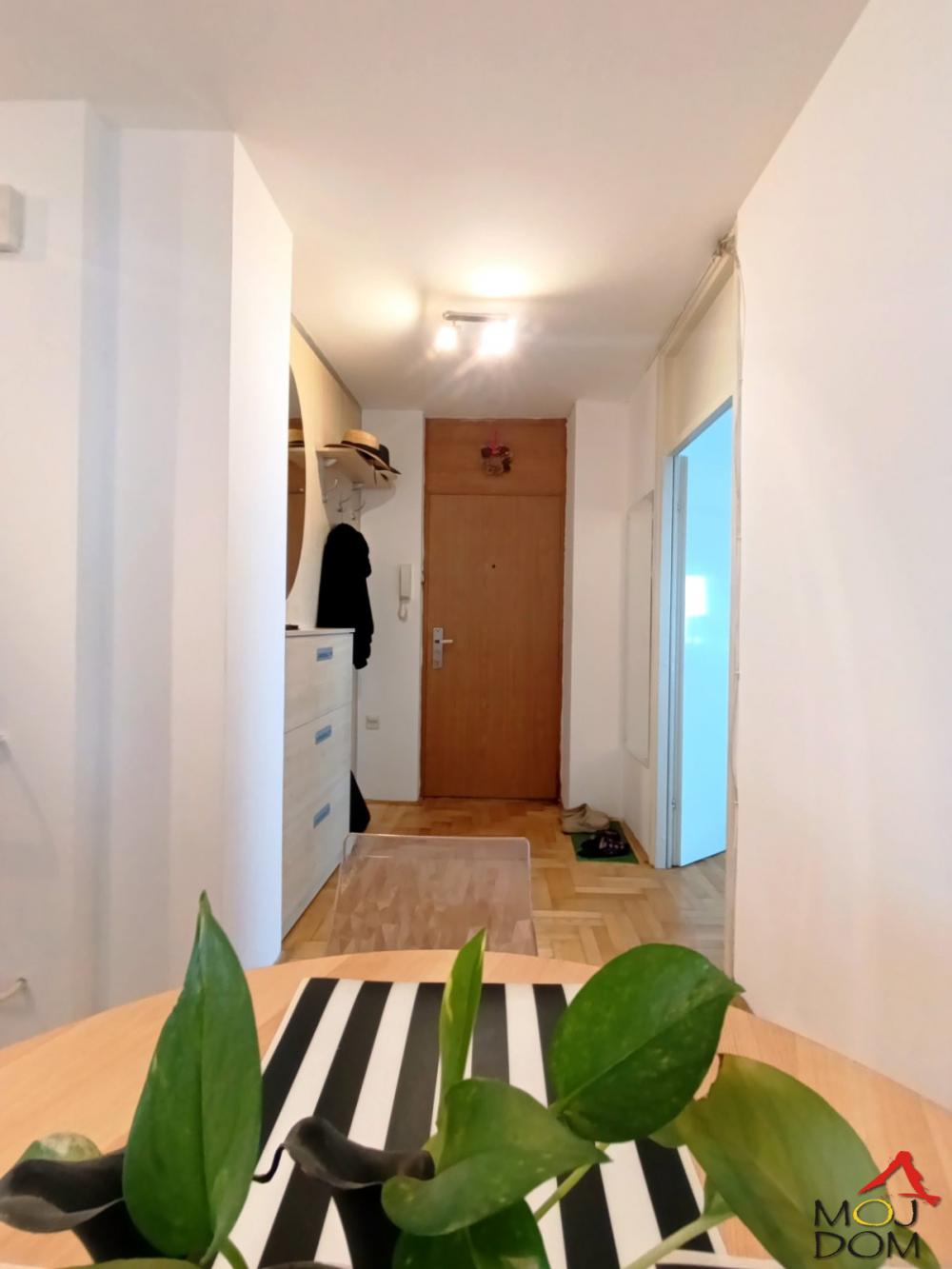 Slika 10 - Stan,NOVI SAD,BULEVAR,kv: 51, € 152450, ID: 1032083