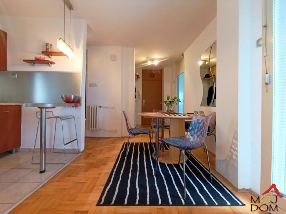 Slika 9 - Stan,NOVI SAD,BULEVAR,kv: 51, € 152450, ID: 1032083