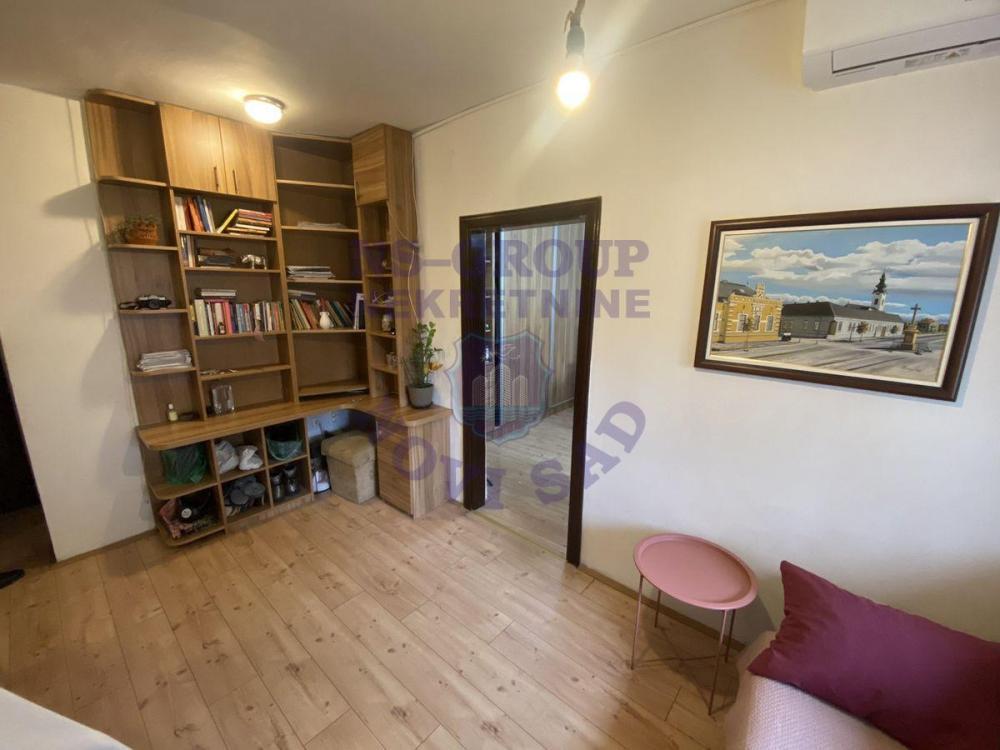 Glavna slika -Dvoiposoban stan u centru 