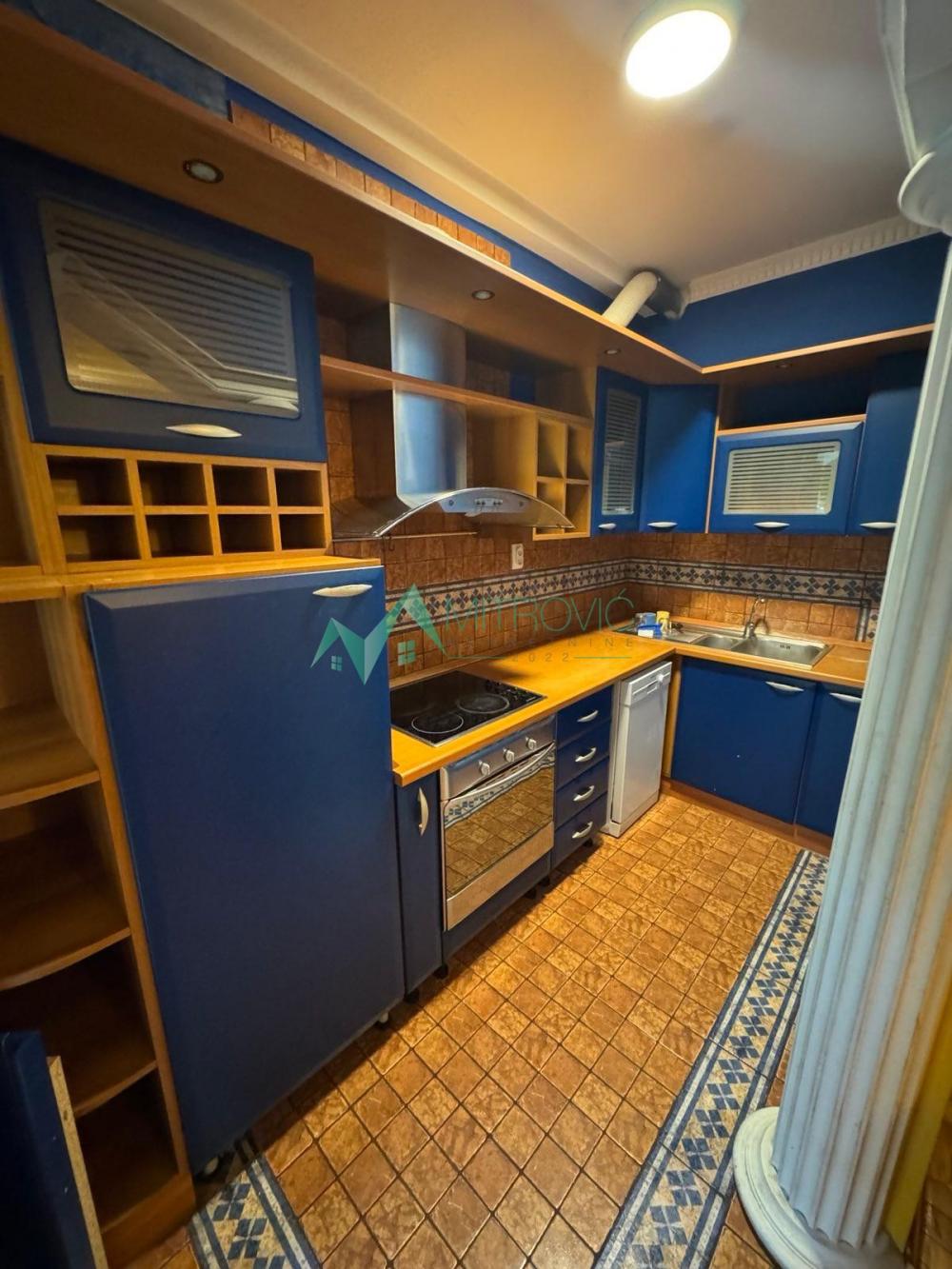 Slika 5 - Komforan, namešten dvosoban stan, sa terasom, u centru Novog Sada-retko u ponudi 