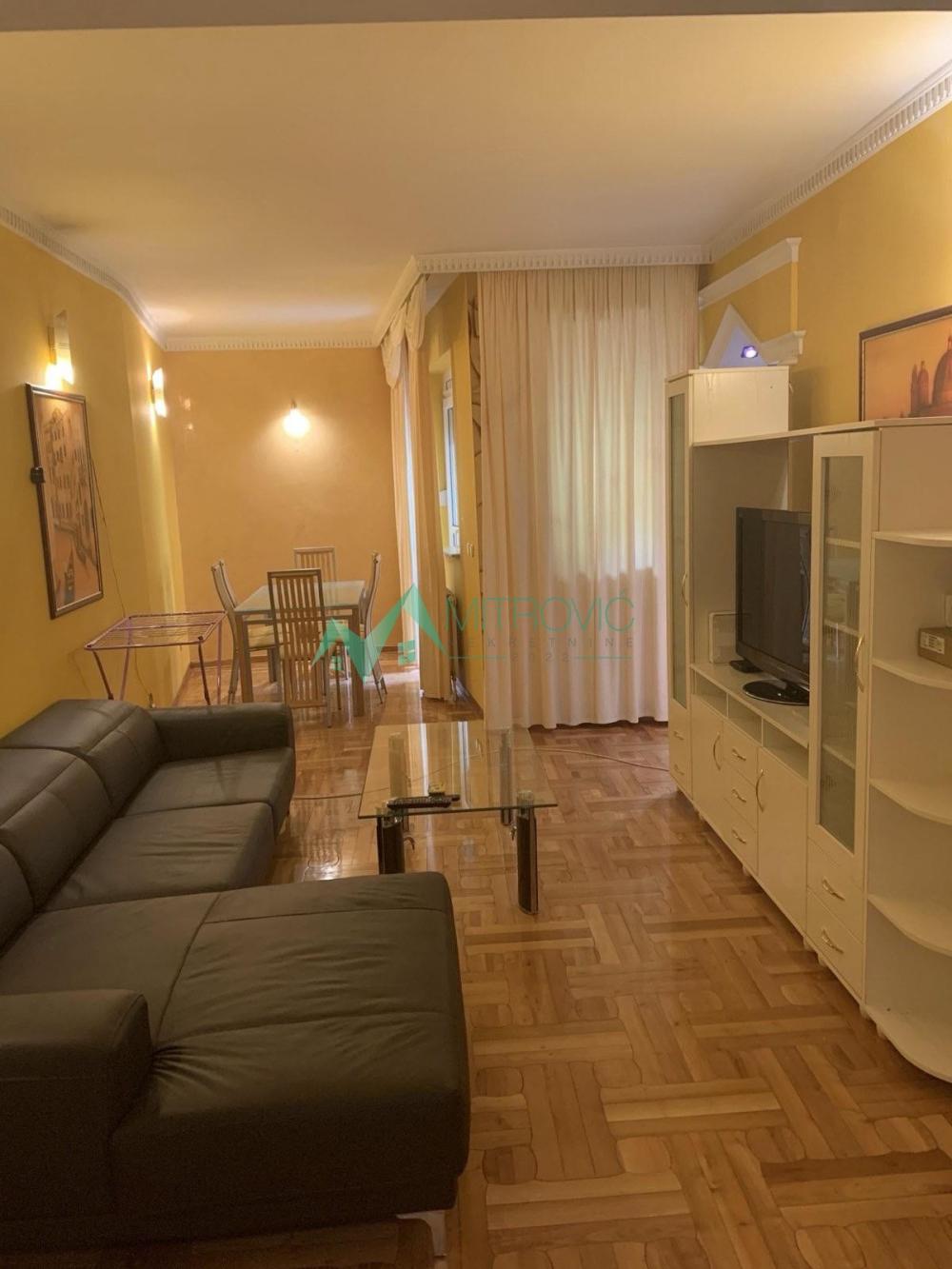 Slika 1 - Komforan, namešten dvosoban stan, sa terasom, u centru Novog Sada-retko u ponudi 