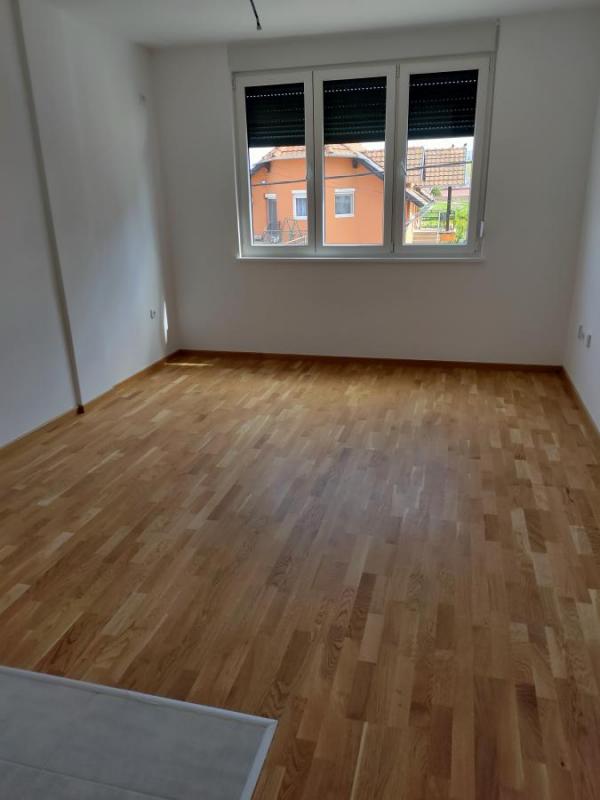 Slika 6 - Garsonjera 27m Novi Sad Čerevićka ulica, NOV, useljiv pogled na Frušku goru