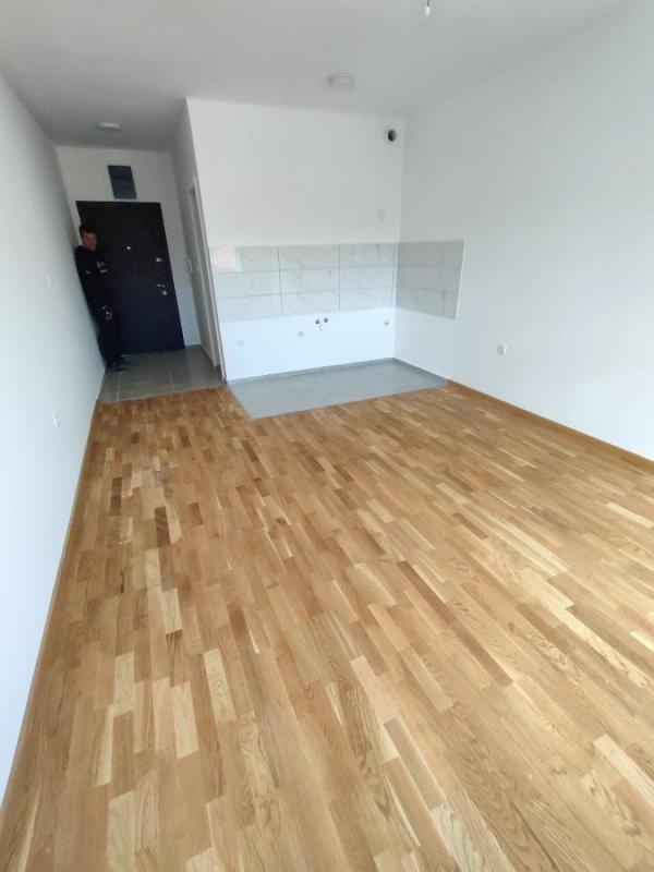 Slika 8 - Garsonjera 27m Novi Sad Čerevićka ulica, NOV, useljiv pogled na Frušku goru