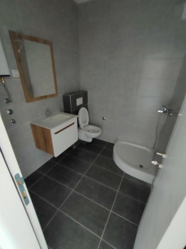 Slika 1 - Garsonjera 27m Novi Sad Čerevićka ulica, NOV, useljiv pogled na Frušku goru