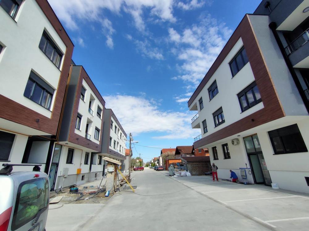 Slika 10 - Garsonjera 27m Novi Sad Čerevićka ulica, NOV, useljiv pogled na Frušku goru