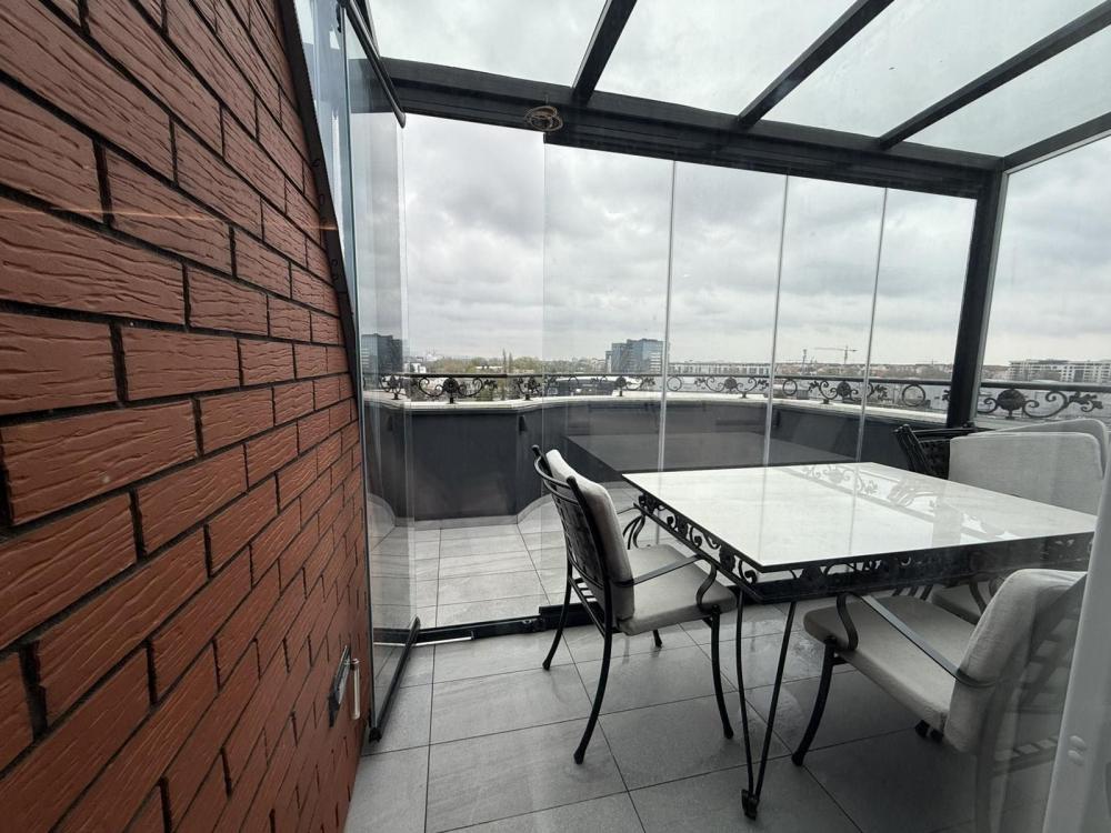 Slika 6 - Četvorosoban, 167m2, Sajmište Novi Sad, sa terasom, ima lift