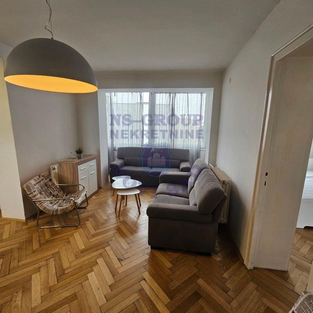 Slika 1 - Odlican dvosoban stan u samom centru grada!