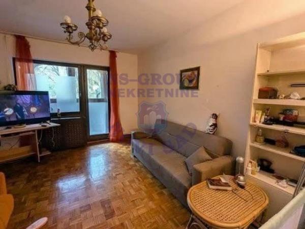 Glavna slika -Komforan trosoban na top lokaciji!