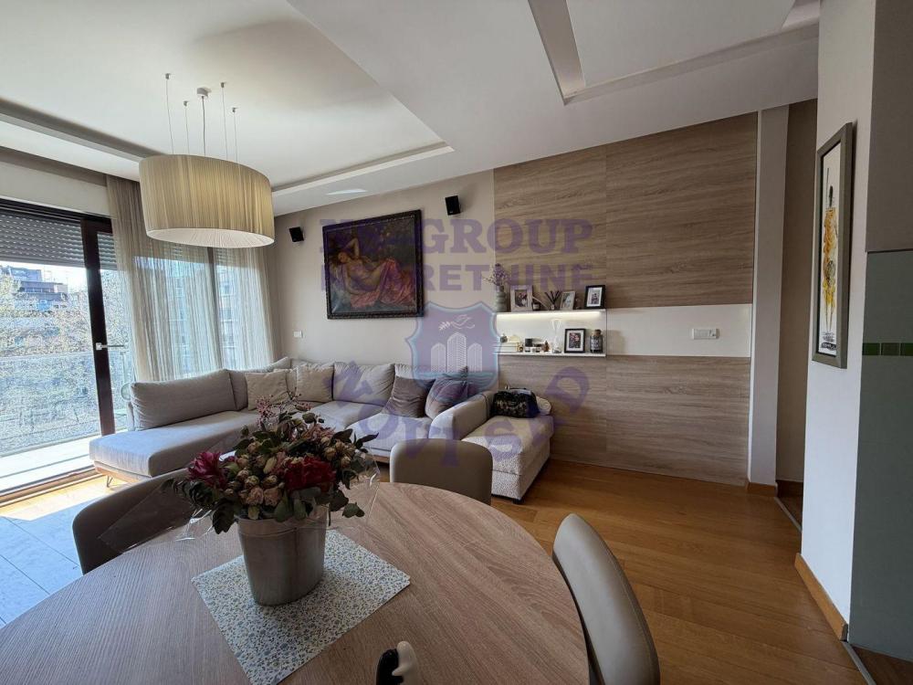 Slika 2 - Fantastičan stan, namešten, pogled na Limanski park! š. 568056