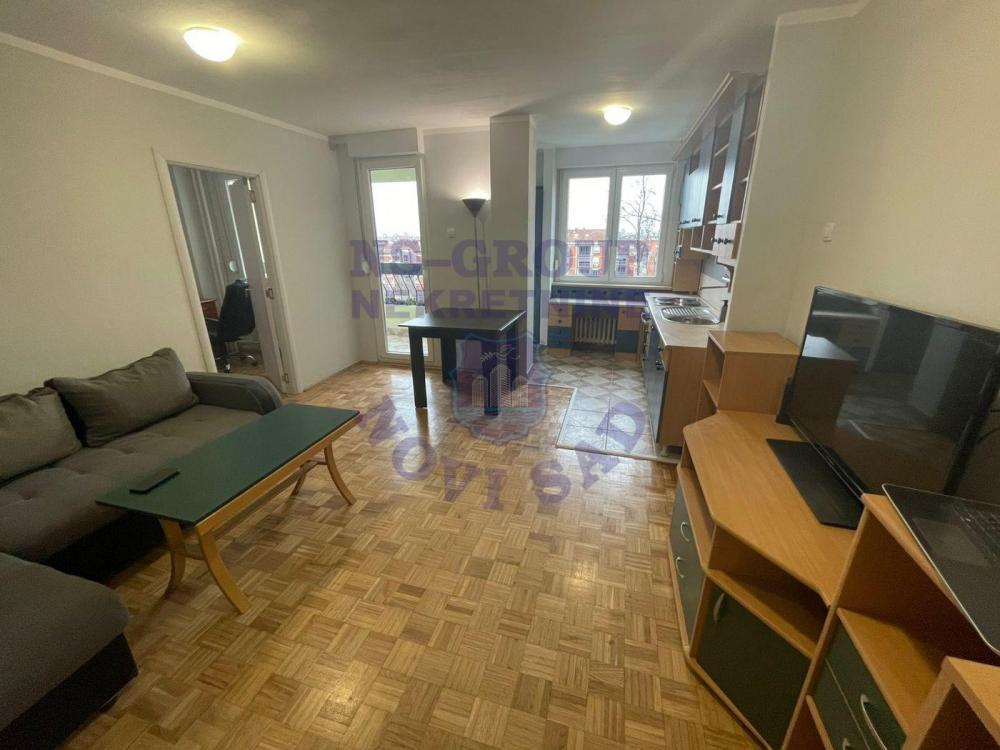 Glavna slika -Odličan trosoban stan na Novom Naselju