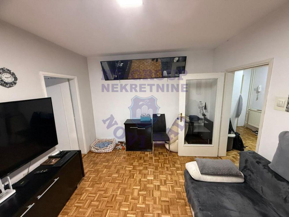 Slika 1 - Trosoban stan na Bulevaru