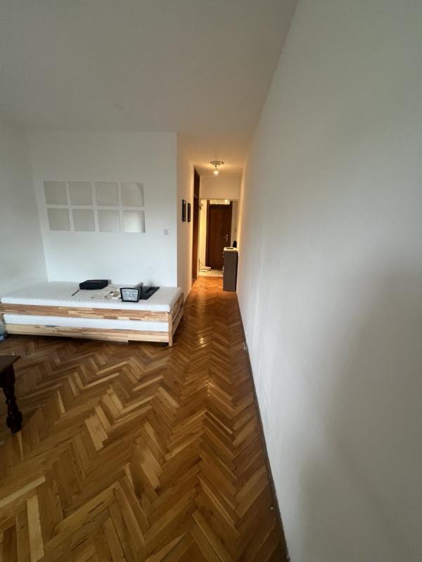 Slika 2 - Stan,NOVI SAD,BULEVAR,kv: 26.00, € 70000, ID: 1059351