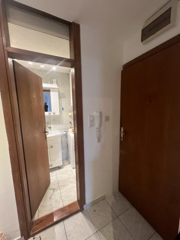 Slika 7 - Stan,NOVI SAD,BULEVAR,kv: 26.00, € 70000, ID: 1059351