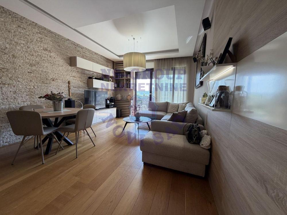 Slika 2 - Namešten trosoban stan sa pogledom na fantastičnoj lokaciji