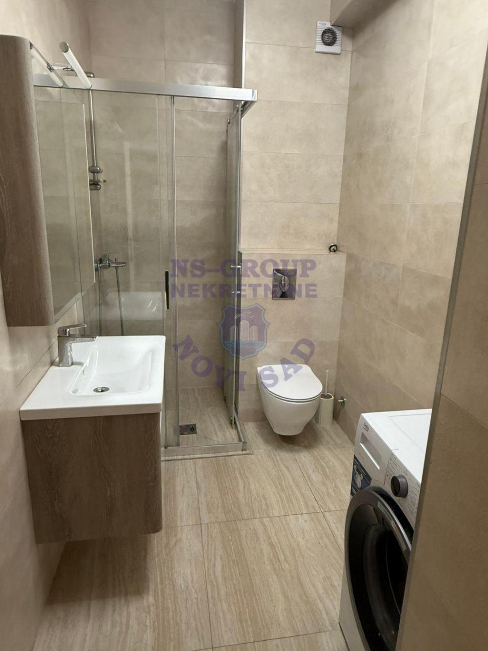 Slika 6 - Dvosoban, 44m2, Petrovaradin Novi Sad, ima lift