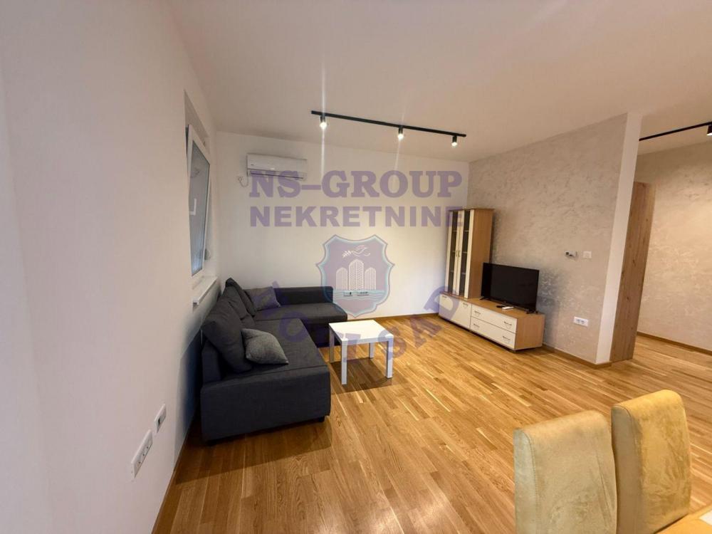 Glavna slika -Dvosoban, 44m2, Petrovaradin Novi Sad, ima lift