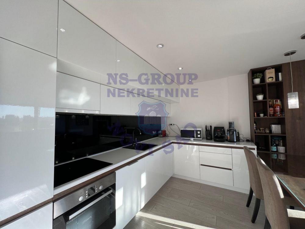 Slika 0 - Četvorosoban stan na Bulevaru Oslobodjenja