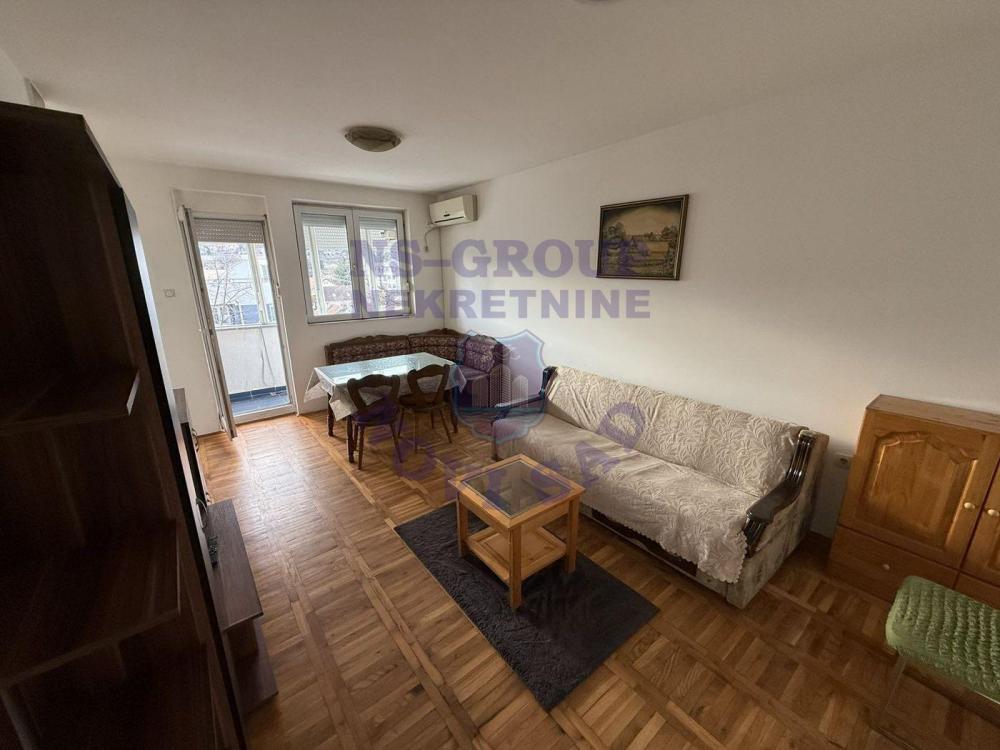 Slika 4 - Trosoban stan u Petrovaradinu