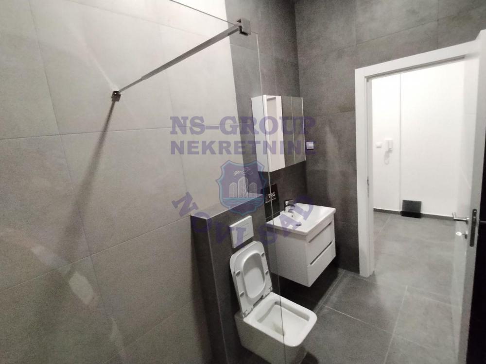 Slika 8 - Jednosoban, 32m2, Grbavica Novi Sad, sa terasom, ima lift