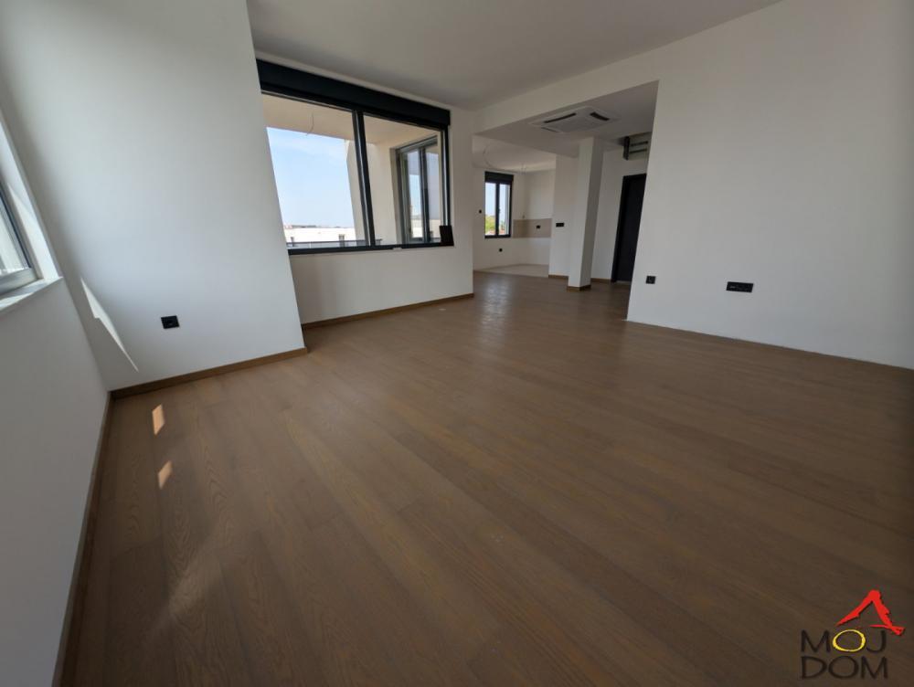 Glavna slika -Stan,NOVI SAD,SOMBORSKI BULEVAR,kv: 142, € 372950, ID: 1032120